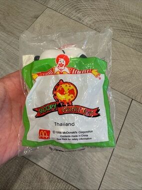 McDonald's Snoopy World Tour 1998 Thailand Toy